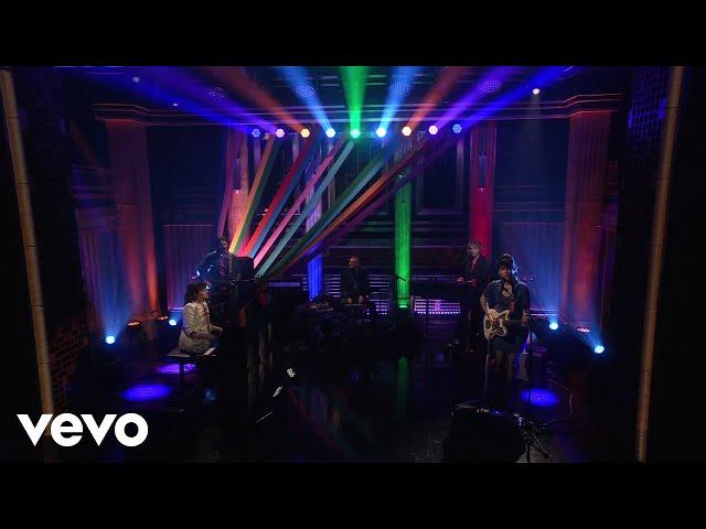 Norah Jones - Running (Live On The Tonight Show Starring Jimmy Fallon)