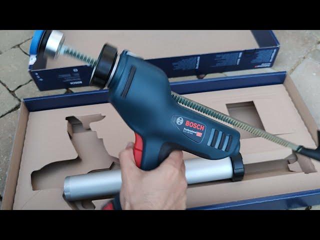 Unpacking / unboxing cordless caulk gun Bosch GCG 18V-600 06019C4001