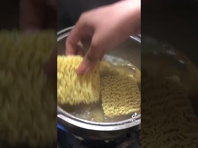 making of spicy noodels