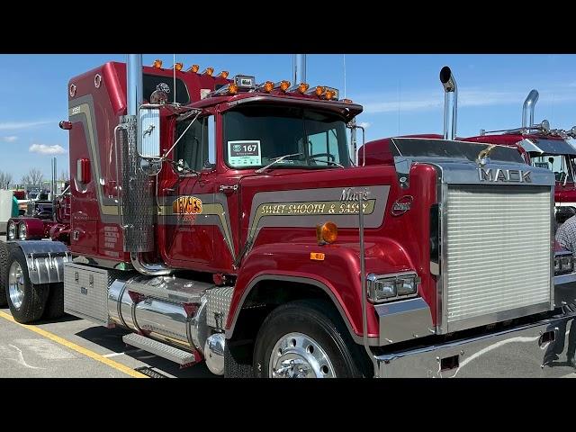 The V8-powered 1986 Mack Super-Liner of Thomas W. Menges Trucking