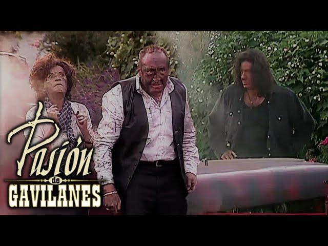 Pasion de Gavilanes: Juan y Norma (278) - La bomba en el auto de Rosales