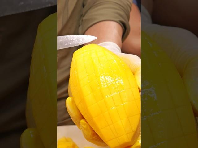 Cutting a Giant Mango Neatly  - Thai Street Food