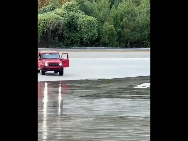 The 2023 Mercedes G wagon on traction control! #gwagon