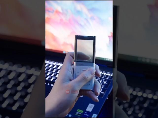 The NO SCREEN PHONE !!??