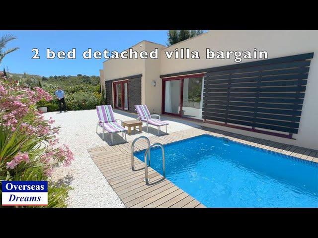 TOP227939 Bargain modern detached villa, private pool, 3rd bed potential, fab facilities €358,000