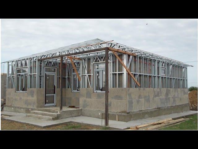 Light gauge steel frame house with lightweight concrete insulation