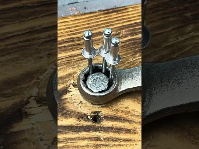 A clever fix that works when tools are missing#SmallTownBuild #CreativeFix #QuickSolution #DIYTools