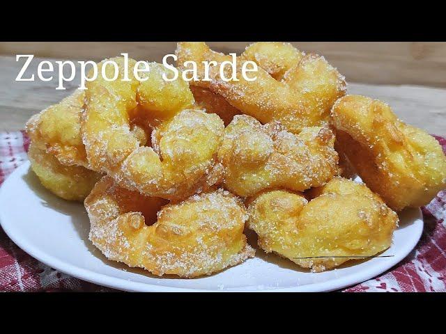 Zeppole Sarde o zippule,  soffici, leggere e ricche di gusto.