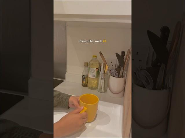 Clean with me #londonhome #asmr #kitchen #cleaning #homebodyvlog #asmrkitchen