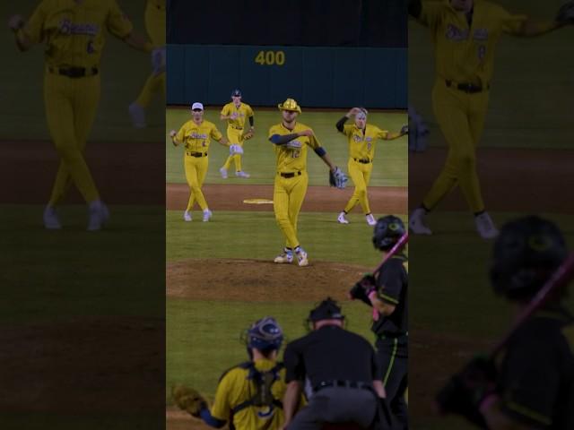 “Tipsy” In-Game Dance! #savannahbananas #dance #bananaball #baseball #mlb #pitching #party #country