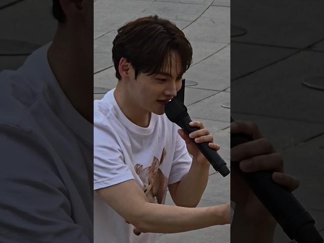 대전콘서트후 팬미팅중인 가왕님              아구 이뻐라~  #박서진  #팬미팅