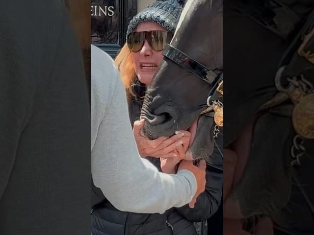 HORSE BITES DOWN ON HER HAND ️ | Horse Guards, Royal guard, Kings Guard, Horse, London, 2024