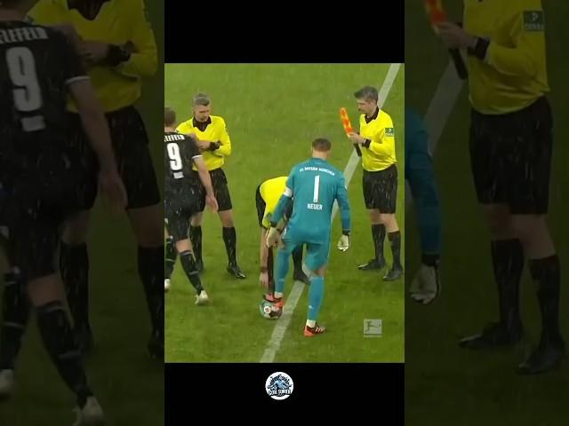 Neuer did the referee dirty  #manuelneuer #football #funny #bayern