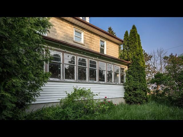 What Happened Here?... Exploring A Remarkable Abandoned Farmhouse!!