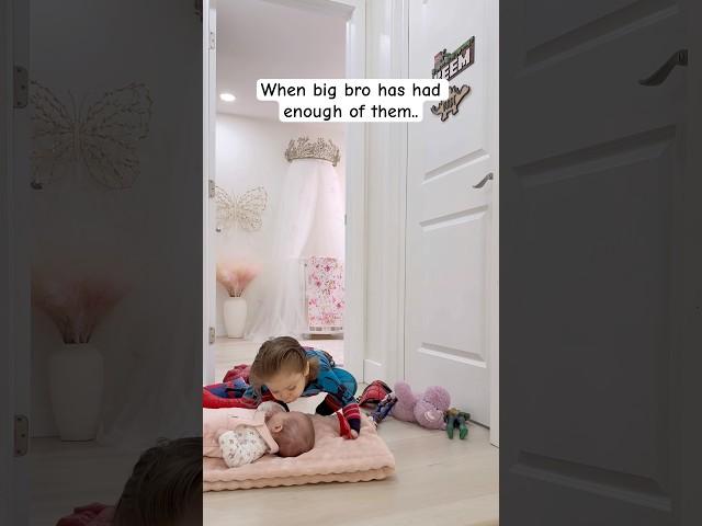 Kade’s kiss to baby sissy 