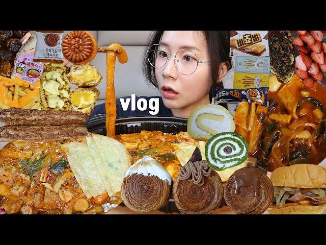 Mukbang vlog) I suddenly crave spicy ramen after eating dessert/dessert mukbang/tteokbokki