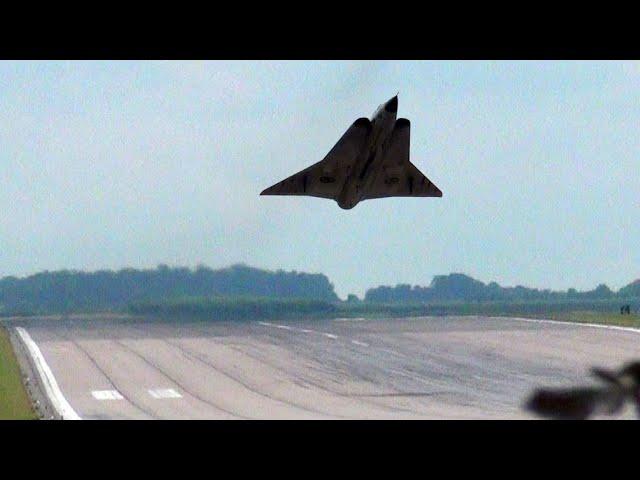 10 Rarely Seen Aviation Moments Caught On Video