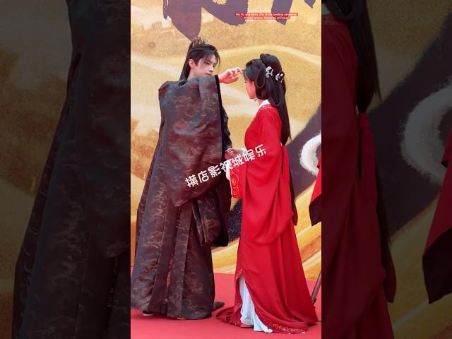 He Yu & Meng Ziyi at the booting ceremony of their drama ‘Blossoms of Power’ #shorts #viral #cdrama
