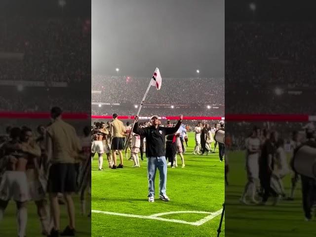 Luciano e a Bandeira - SPFC