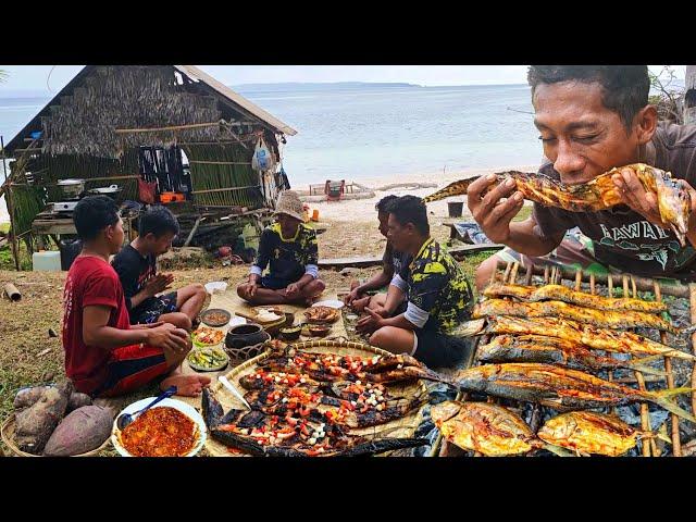 Hari ke 8 di PULAU TERPENCIL Mudahnya mancing ikan makan di gubuk tua serasa Surga