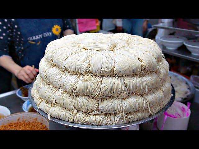 Taiwanese noodle chefs!  Each with amazing cooking skills