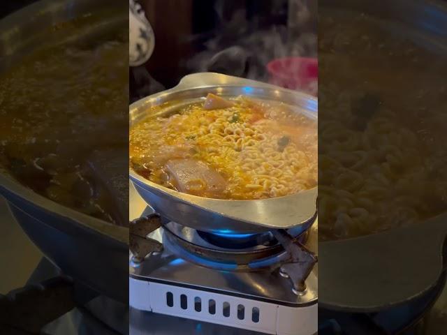 쌀쌀한 날씨에 금돼지식당 통돼지 김치찌개 시킨 나 어떤데? #김치찌개 #금돼지식당