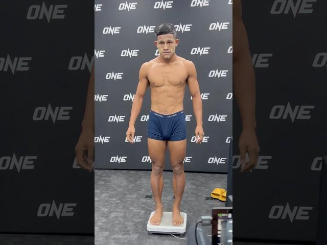 Thant Zin passes hydration, makes weight | ONE Friday Fights 81 #onechampionship #onelumpinee