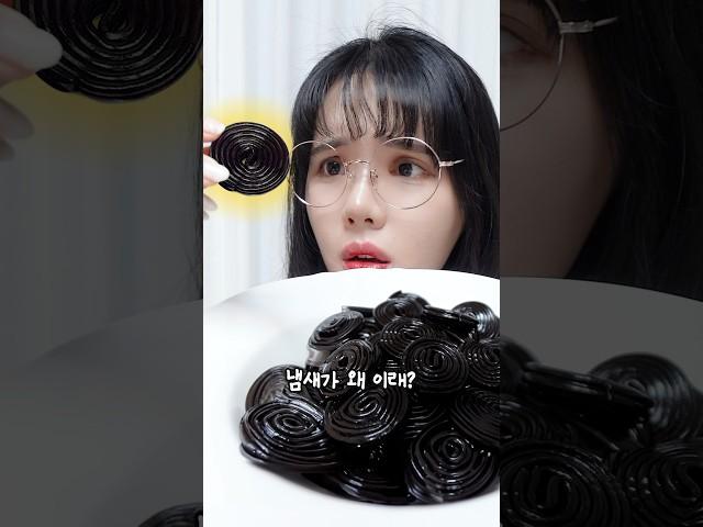 370시간 만에 이상한 기념품들을 다 먹어보면 생기는 일