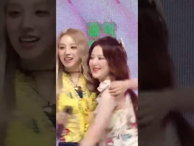 This trio is something ... Queencard 5th win encore #gidle #miyeon #yuqi #shuhua #queencard
