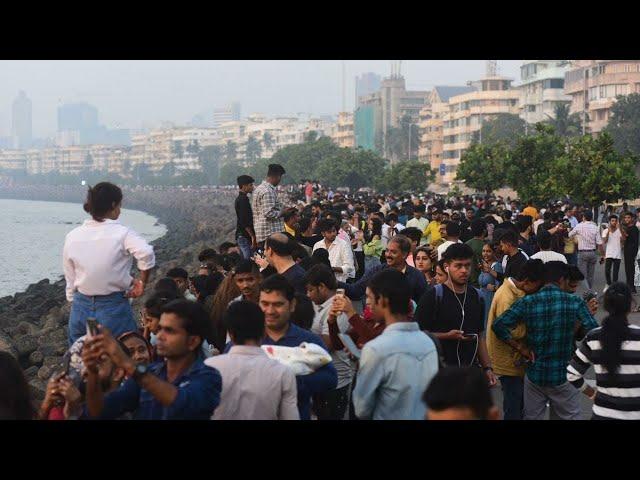 Evening walk at Marine Drive Mumbai || Nariman Point || 4K Walking tour in India