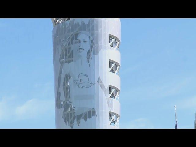 UO’s Raevyn Rogers ‘honored’ to be on Hayward Field Tower