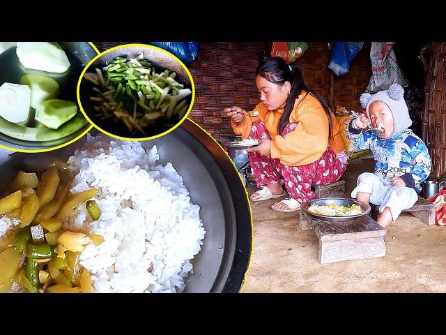 Jina Cooking Vegetable meal in Shelter II Green Chayote Curry & rice at lunch@Sanjipjina