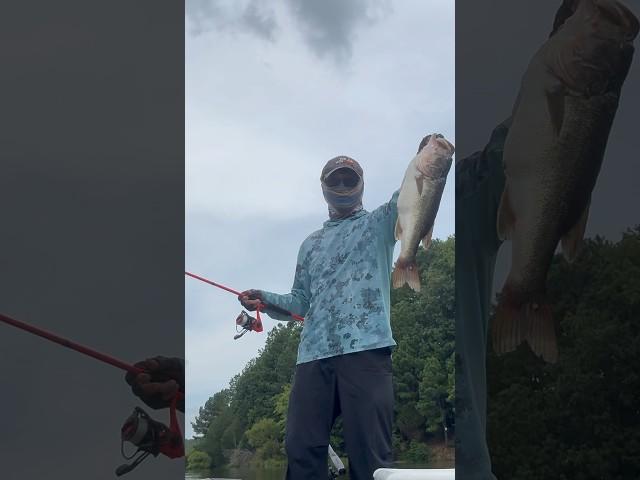 Epic Summer Bass Fishing Adventure: From Sunshine to Thunderstorms! #boatfishing