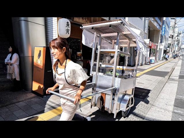 27-Year-Old Rice Ball Beauty's Solo Journey: Working Hard with a 100kg Food Cart！