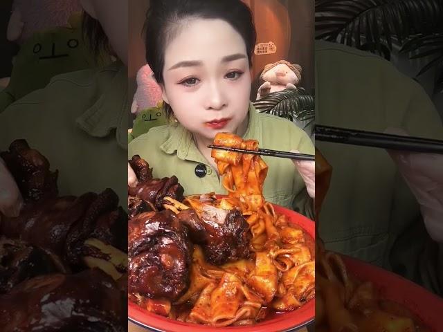 Mukbang | Eating lamb legs with big bites, paired with noodles  #shots