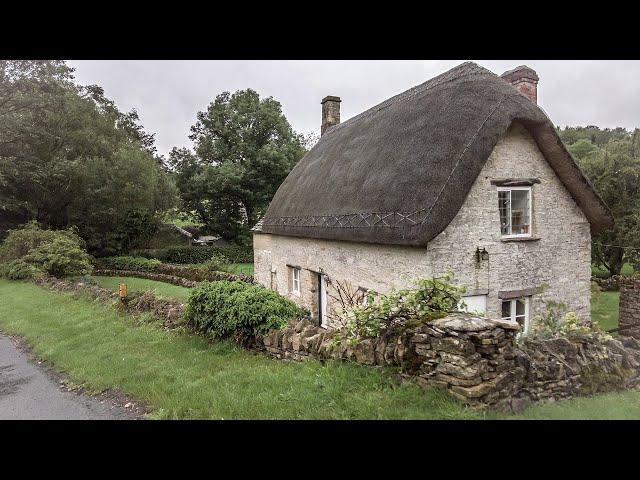 A Damp Morning Walk in a Cotswold Village Set in Stunning Countryside