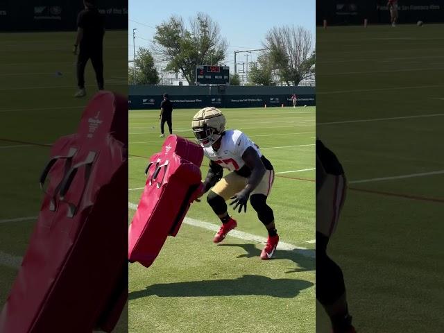 49ers LB Dre Greenlaw hitting the sled at training camp
