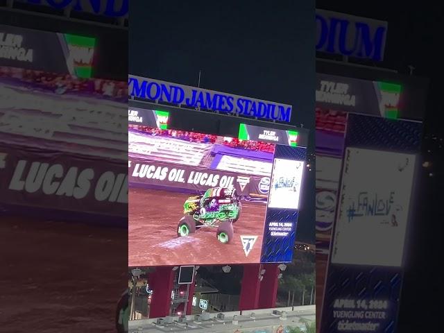 First time seeing monster jam in like 5 years #video #viral #monsterjam2024 #gravedigger