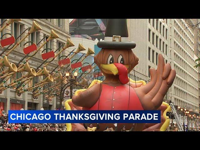 Chicago Thanksgiving Parade marches in Loop