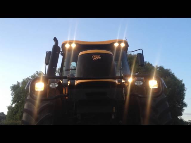 JCB Fastrac 3170 driving over Kaylem