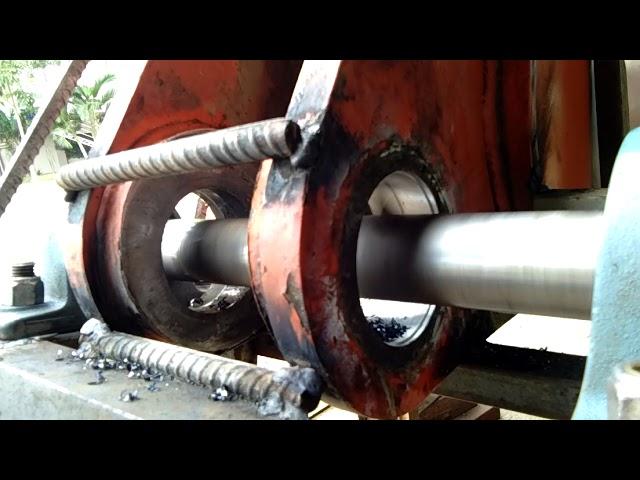 DIY line boring machine. Very simple to make out of scrap metals and junk parts..