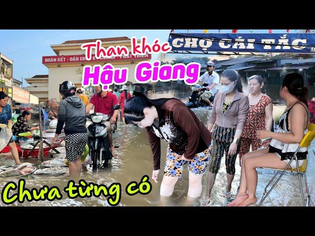 Đỉnh điểm ngập CHƯA TỪNG THẤY chợ Cái Tắc Hậu Giang như chợ nổi quá khổ