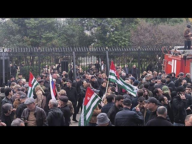 Polícia e manifestantes entram em confrontos na região separatista da Abcásia