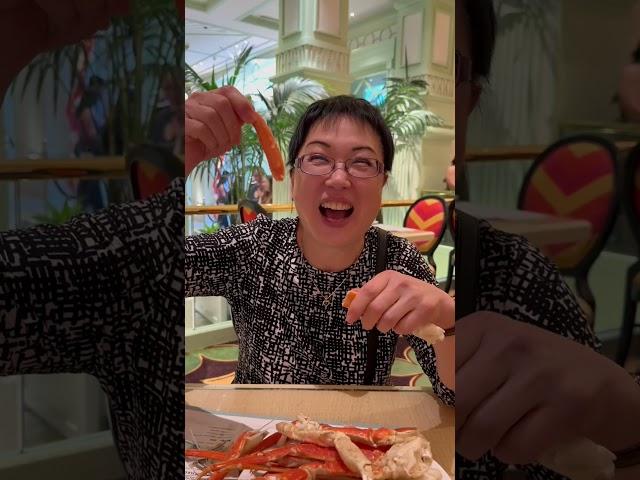 Korean Mama demolishes crabs 