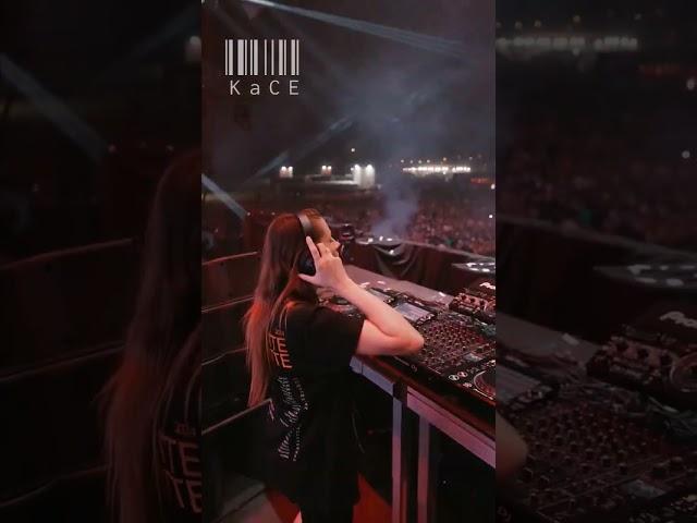 CHARLOTTE DE WITTE DROP IT HAPPEN