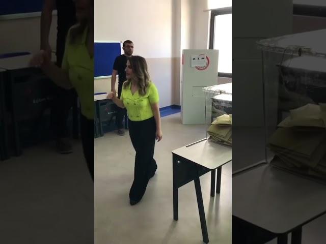 BAŞAK DEMÎRTAŞ Û KEÇA XWE DILDA DENG DAN