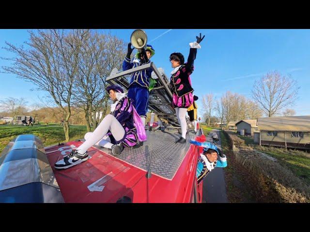 Rijdt mee in de brandweerauto of je er bij bent met Sinterklaas en Pieten