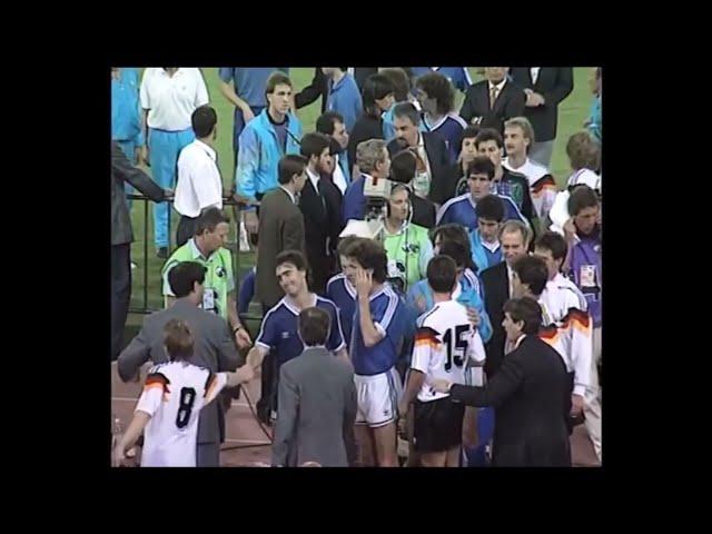 Thomas Häßler shakes hands with Néstor Lorenzo after the 1990 World Cup final