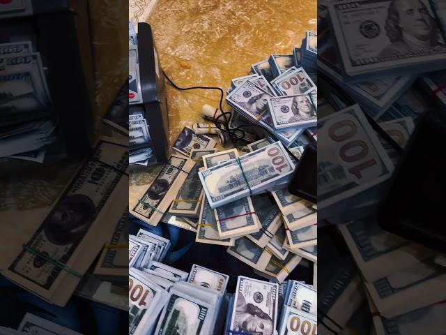 Counting Cash with a Money Counter  | See the Exact Total!