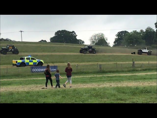 Police Ford Raptor Chases Wild Land Rover Challenge Trucks Offroad